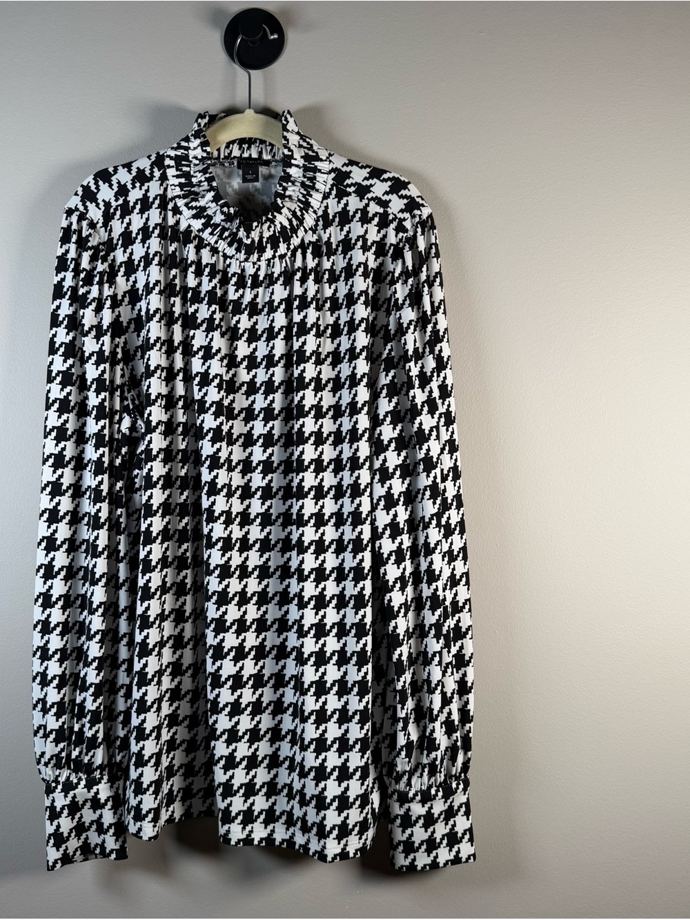 Ann Taylor Black and White Houndstooth Long Sleeve Blouse